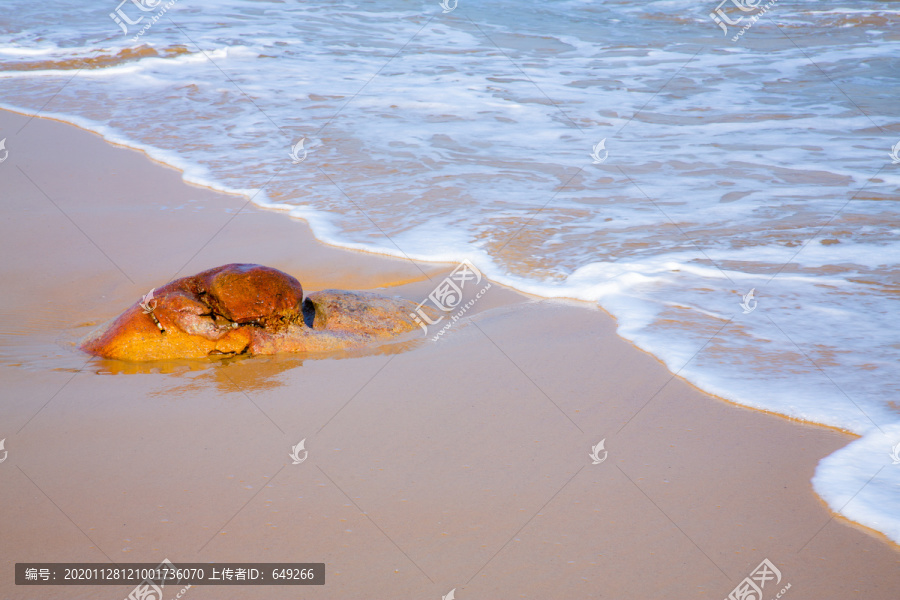 沙滩上的海浪