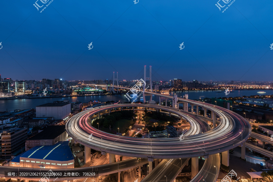 上海南浦大桥夜景和城市天际线