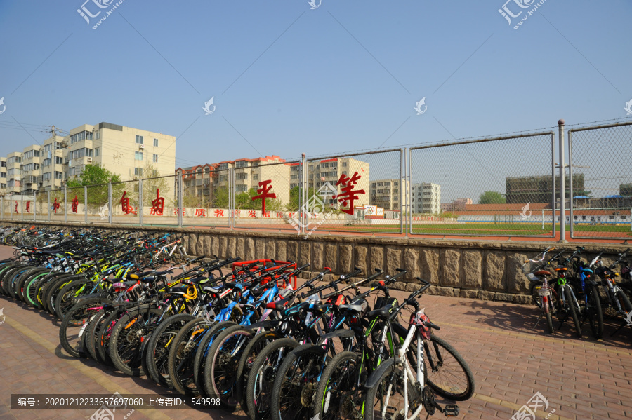 学生的自行车停放