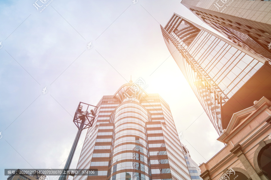 仰拍中国澳门城市建筑的局部特写