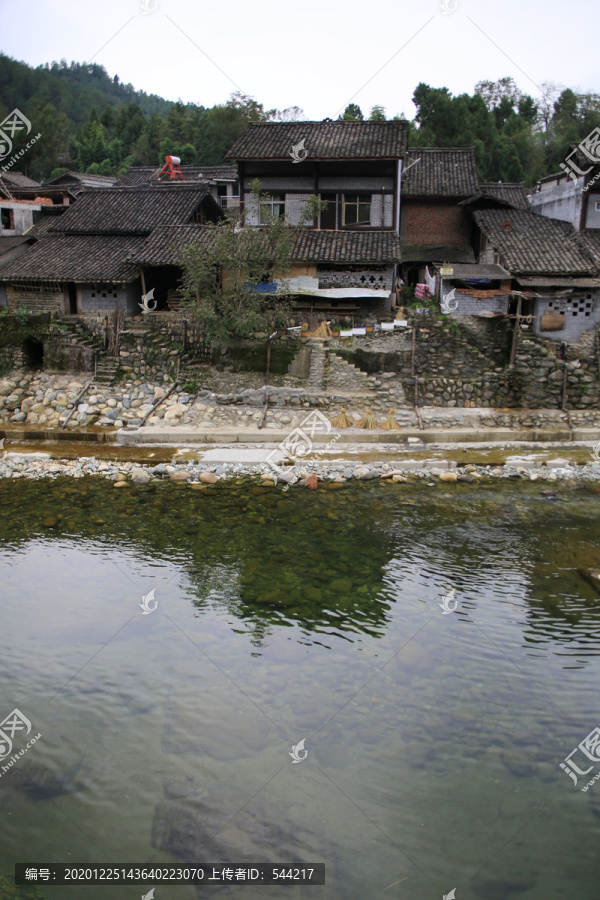 溪水岸民居青木川