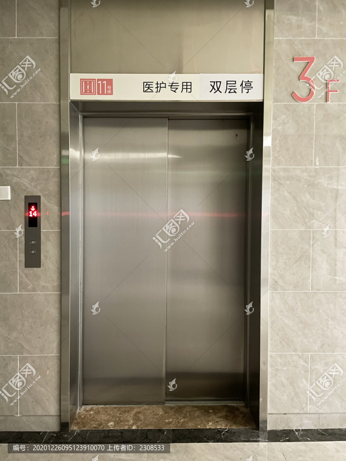 电梯