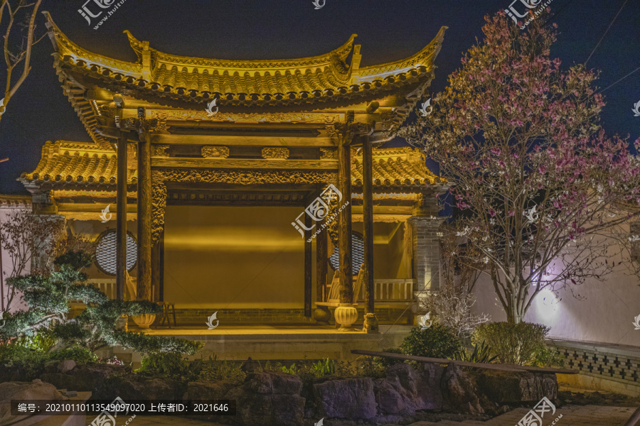 云南石屏古城夜景戏台