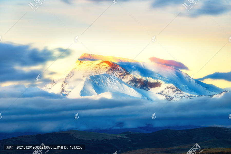 西藏阿里地区纳木那尼峰