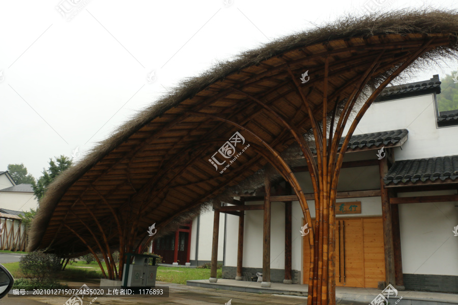 竹叶造型的遮阳亭