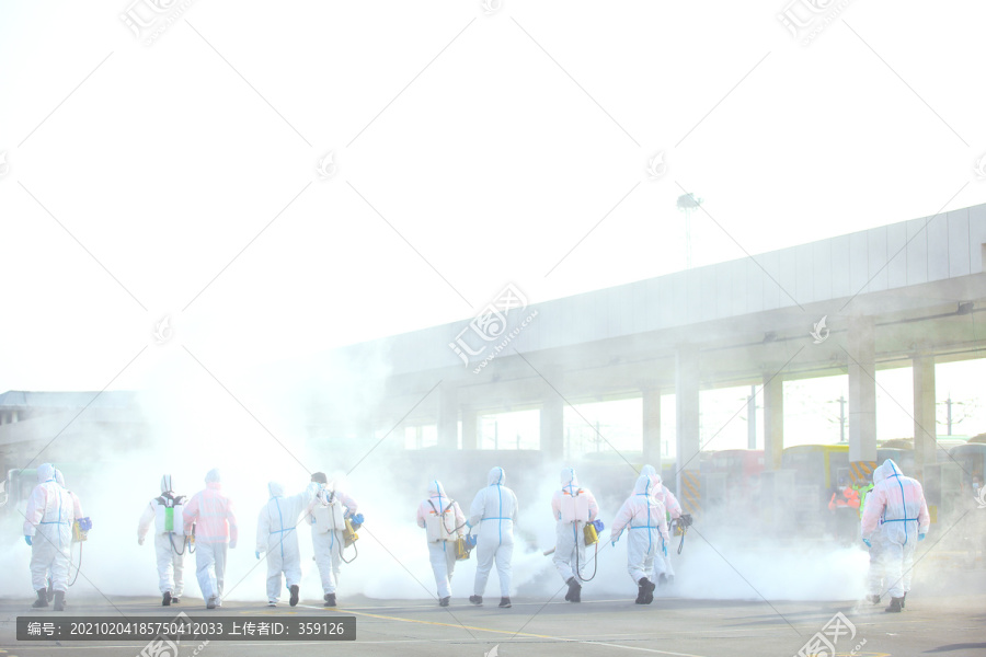 防疫人员消杀病毒