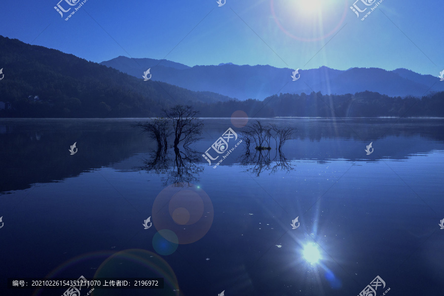 逆光奇墅湖晨景