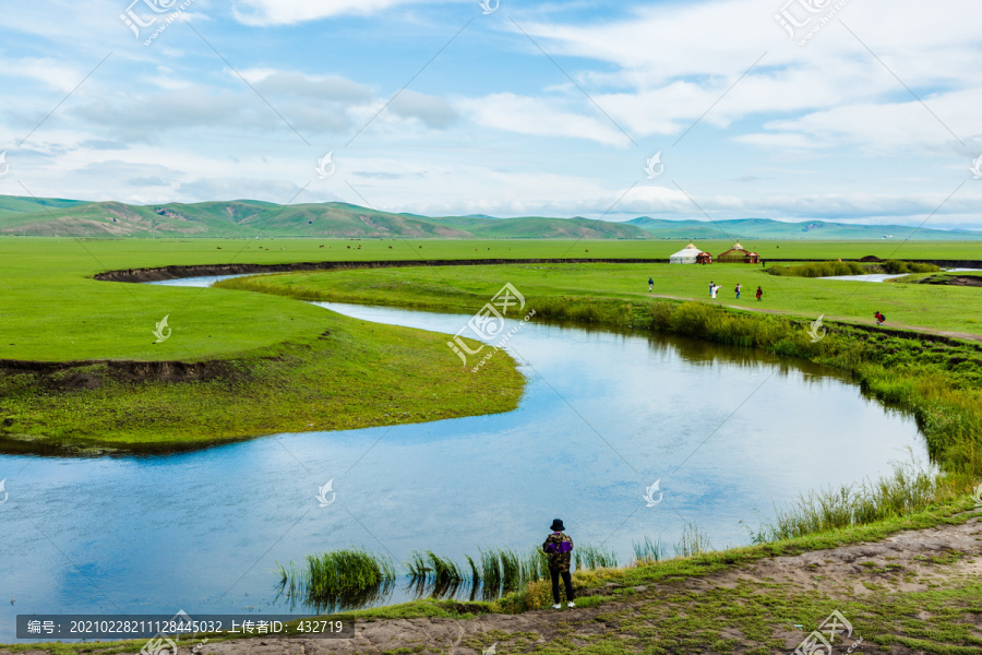 呼伦贝尔草原河流蒙古包