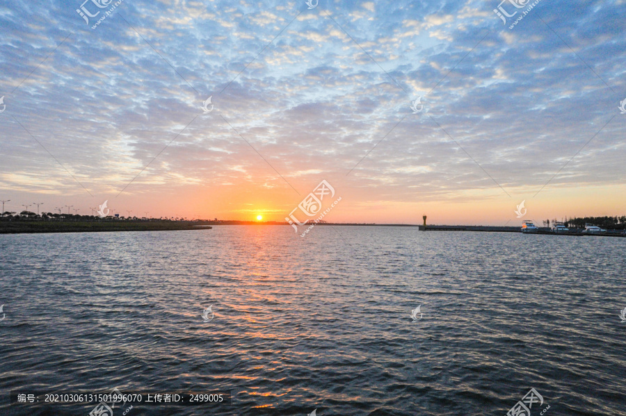 青海湖夕阳日出