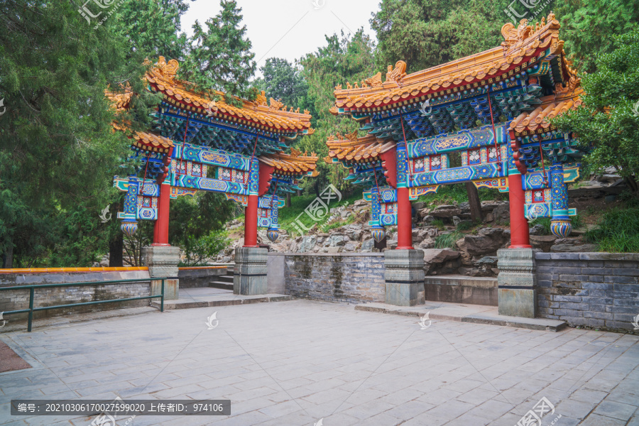 北京北海公园古建筑和中式园林