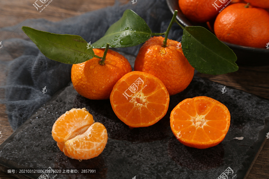 木纹纸上的水果砂糖橘蜜桔