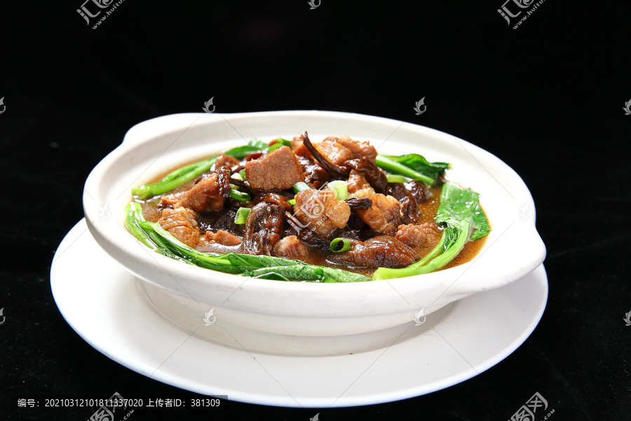 小梅肉焖黄蘑