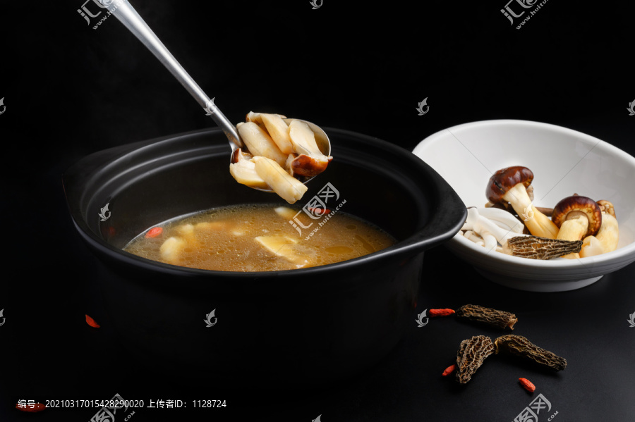 野生菌菇汤