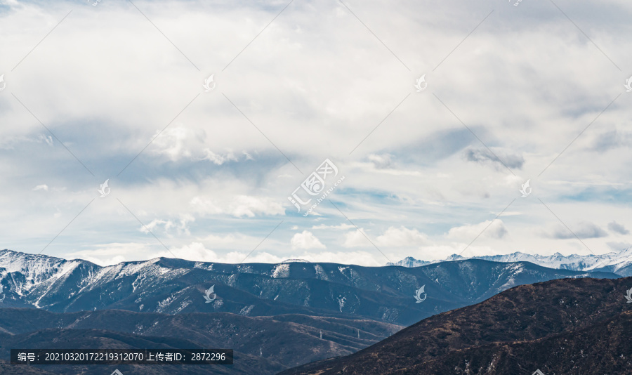 中国四川西部高原沟壑自然风光