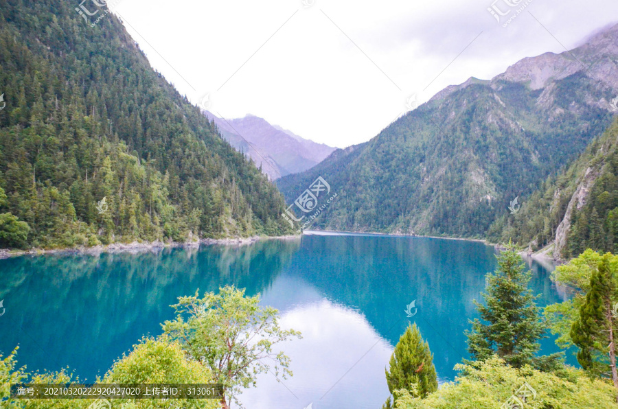 九寨沟山水倒影