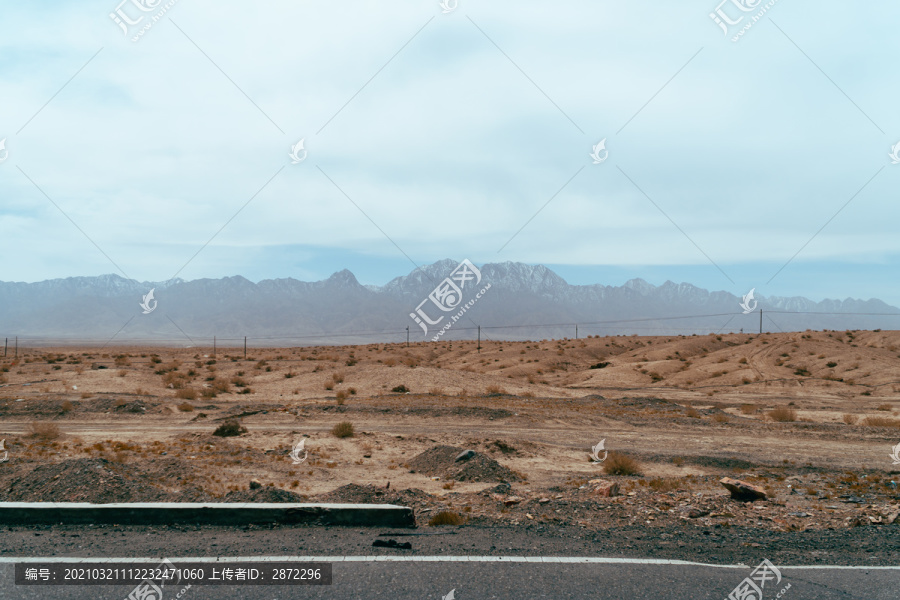 中国西部新疆荒漠自然风光