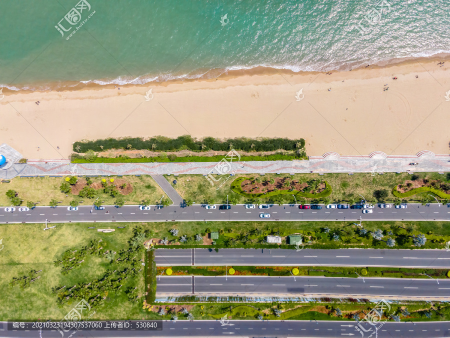 航拍厦门海岸线城市道路