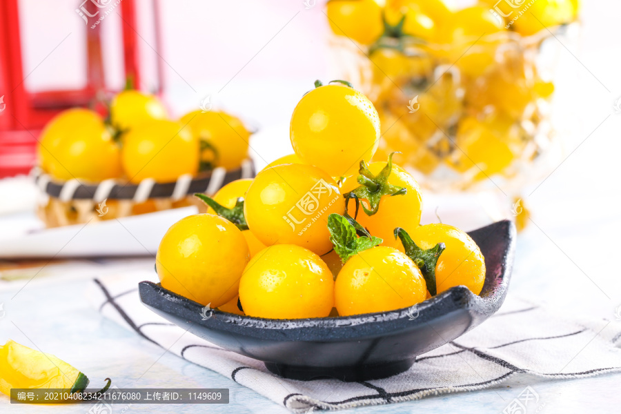新鲜黄色小番茄