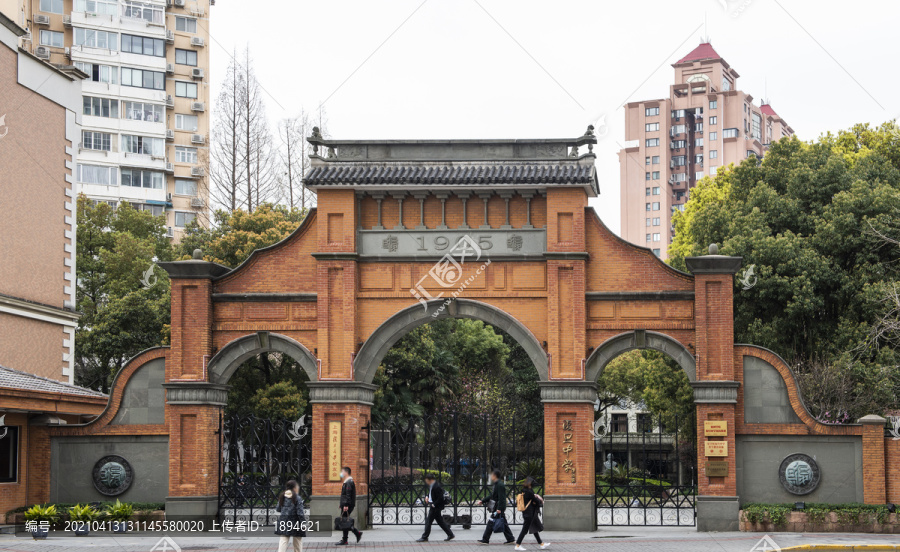 上海复旦中学的校门