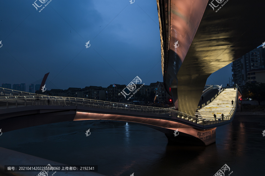 中国四川省成都市五岔子大桥夜景