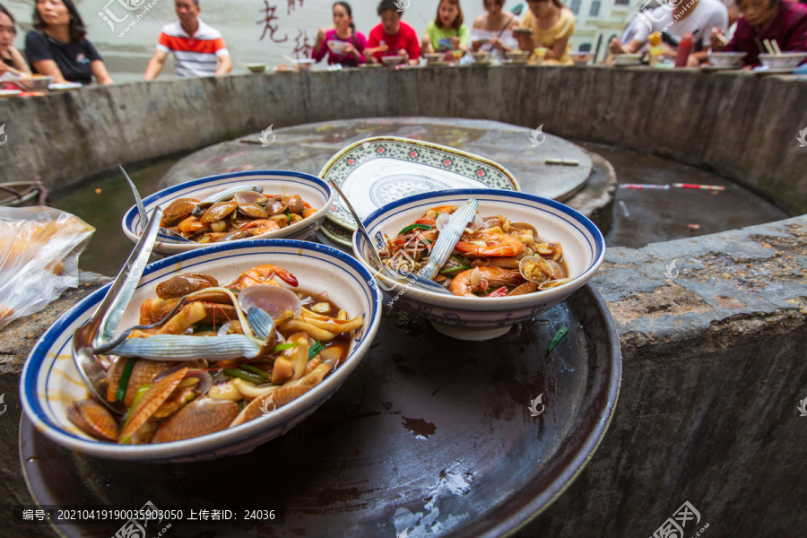 广东湛江特色美食海鲜捞粉