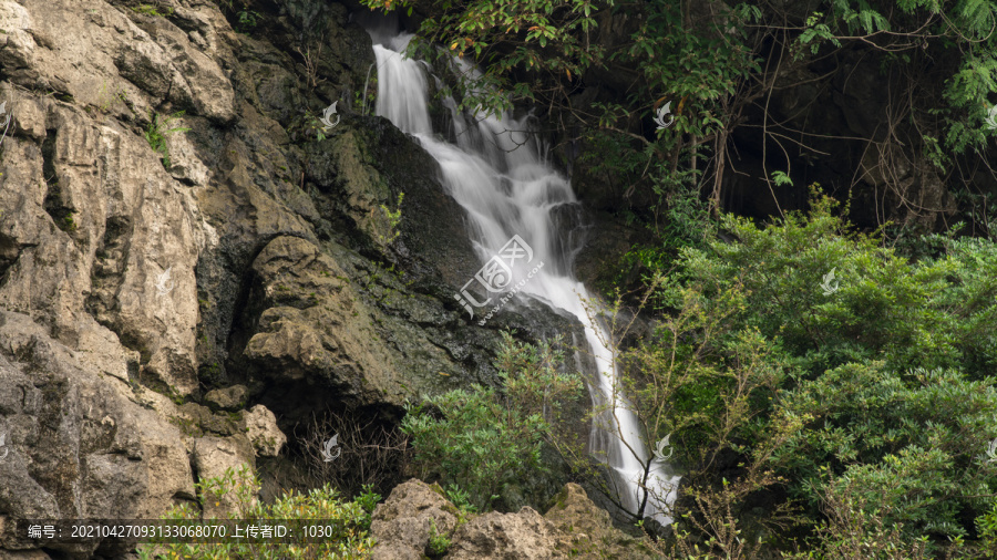 山谷瀑布山泉水矿泉水