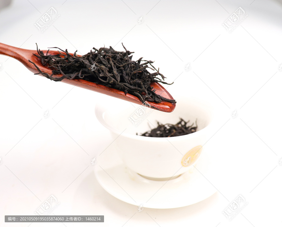 正山小种茶倒茶