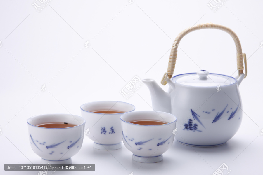 日本茶壶和茶杯的库存图片