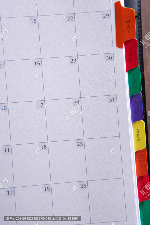 在白色日历2021月时间表上关闭俯视图，以便每天预约会议或管理时间表