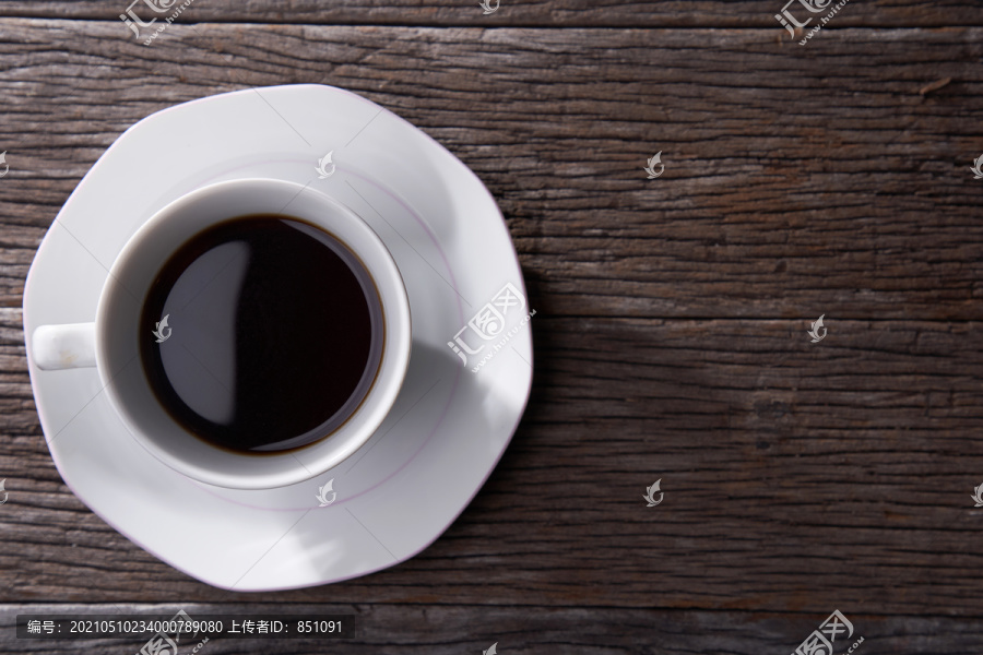 咖啡杯顶视图中的黑咖啡
