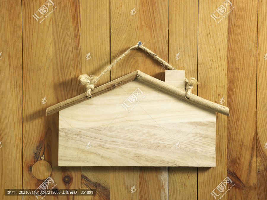 空白房屋形状木制标牌
