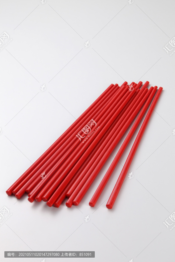 白底红筷子