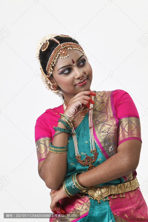 穿着传统服装的印度女人