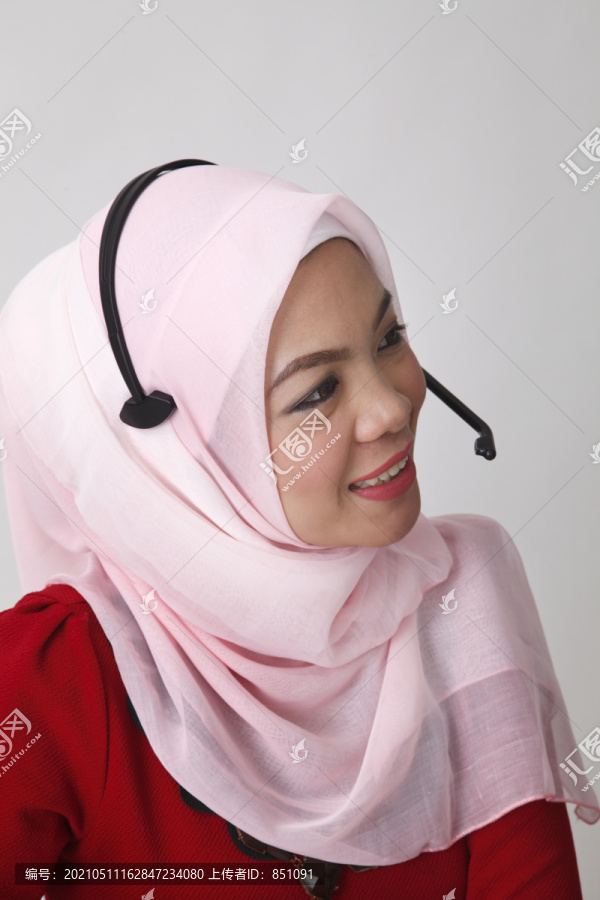 马来妇女接电话