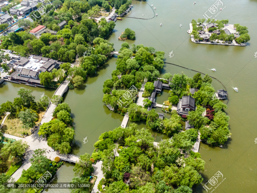 航拍山东济南明湖自然风景