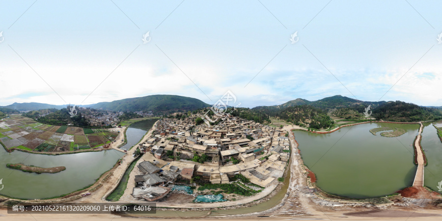 泸西城子古村全景图