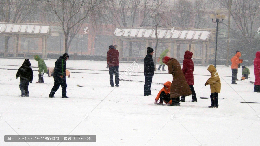 打雪仗