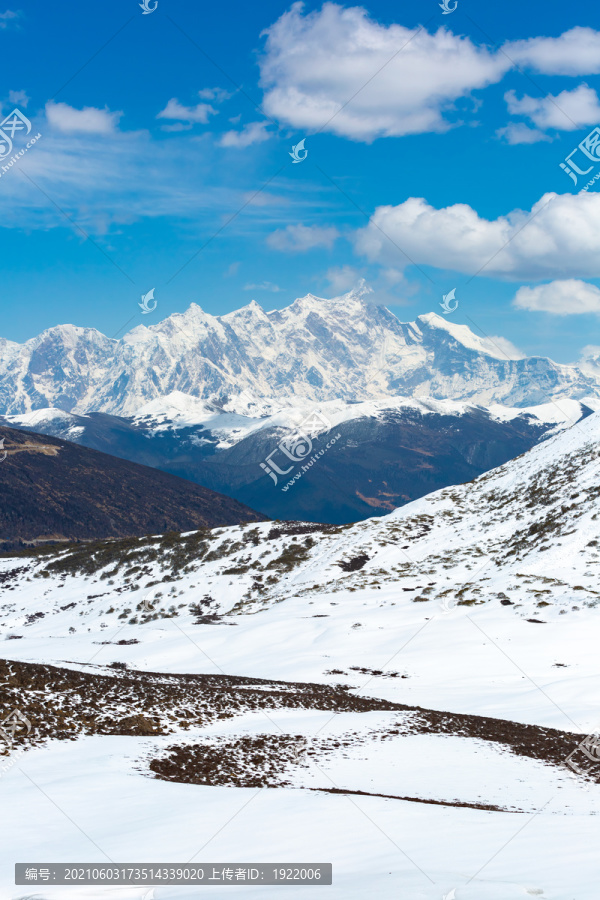 西藏南迦巴瓦峰雪山全景图