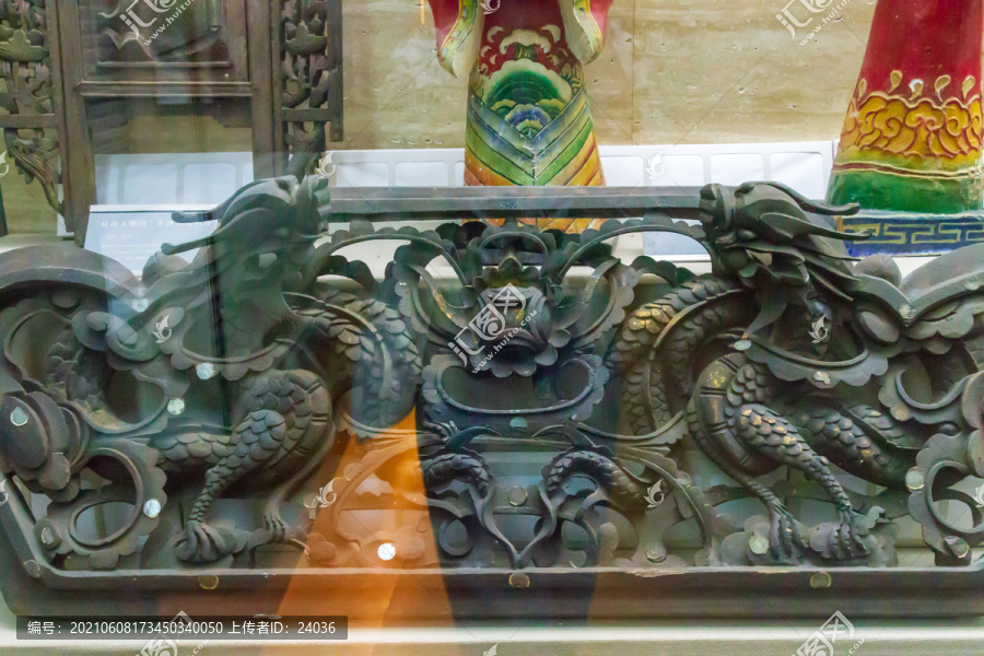 民族博物馆双龙戏珠木雕神台构件