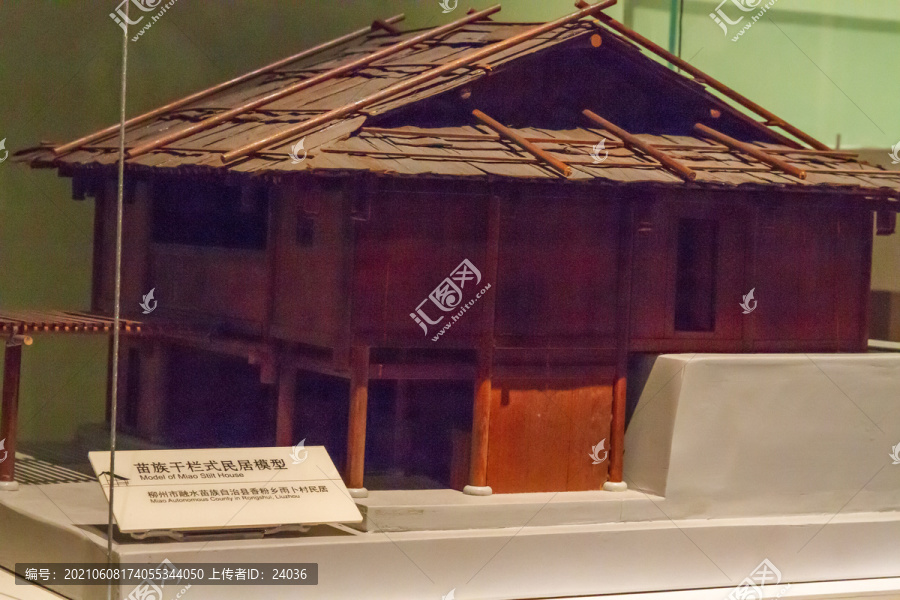 民族博物馆苗族干栏式民居模型