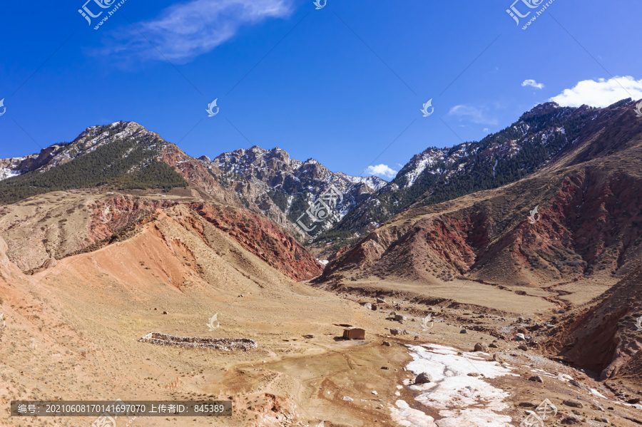 航拍高山峡谷