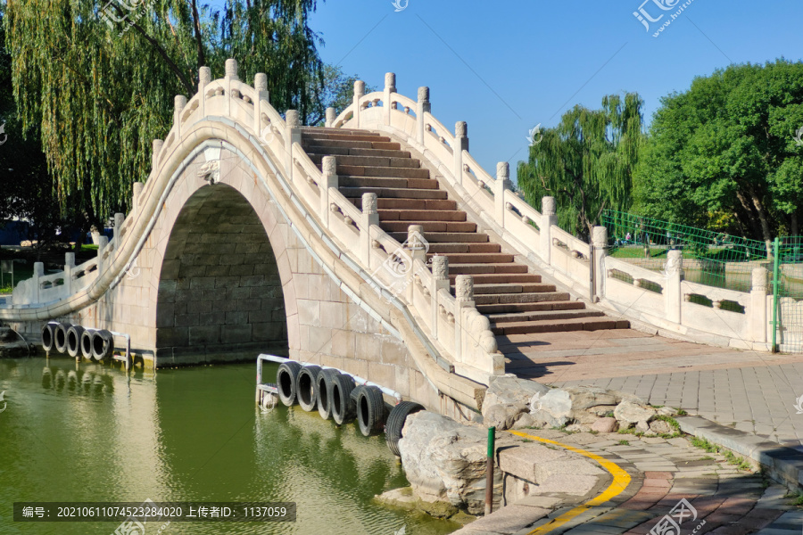 北京龙潭湖公园龙脊桥