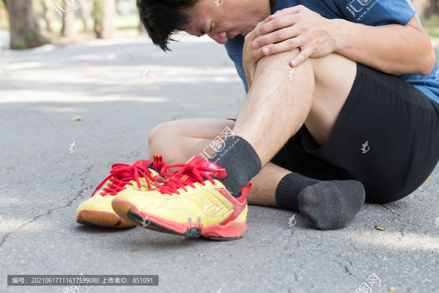 膝盖疼痛是指造成膝盖周围疼痛、跑步者受伤的概念