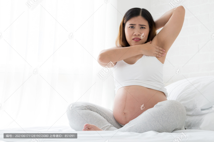 孕妇腋下黑色问题，亚洲模特