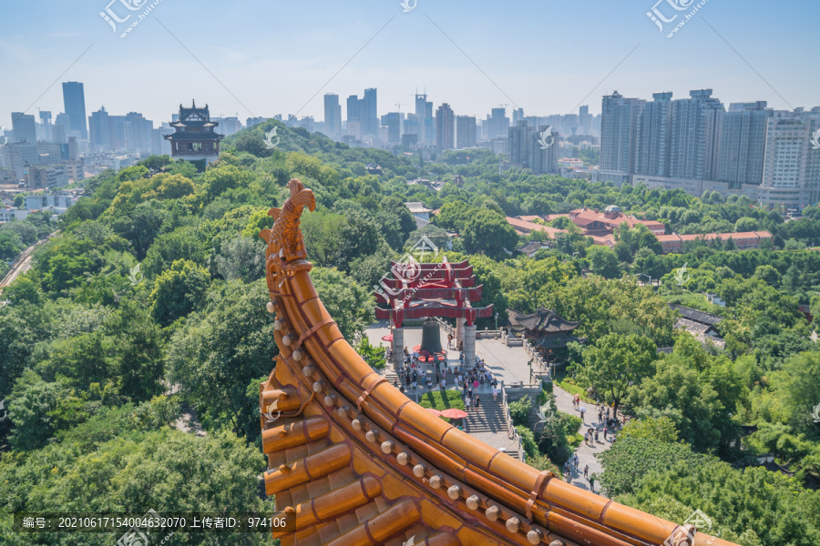 从武汉黄鹤楼上俯瞰城市全景