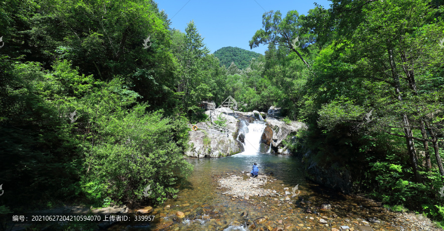 山泉瀑布溪流