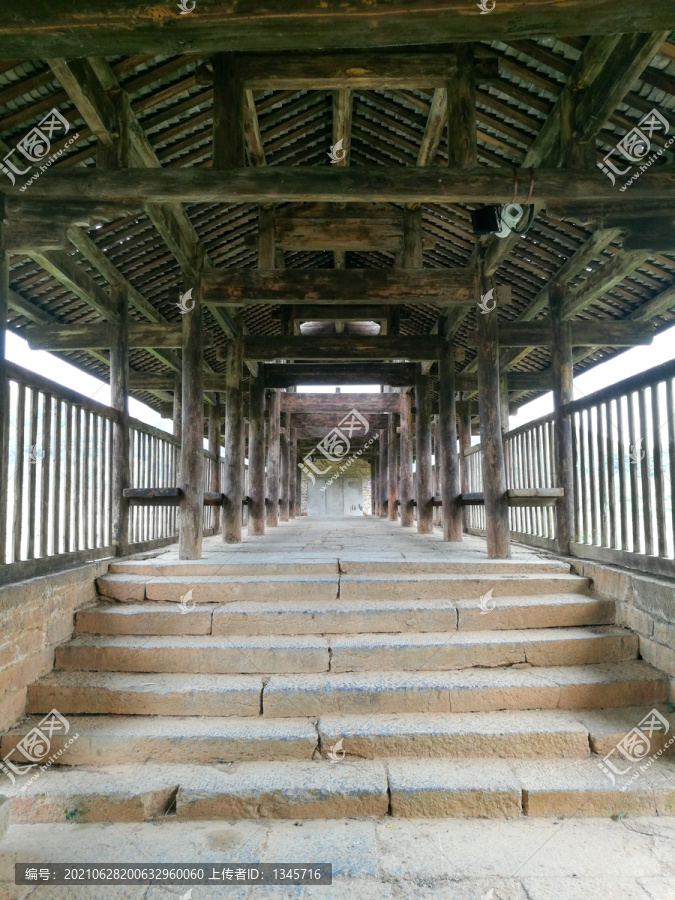 风雨桥古建筑通道