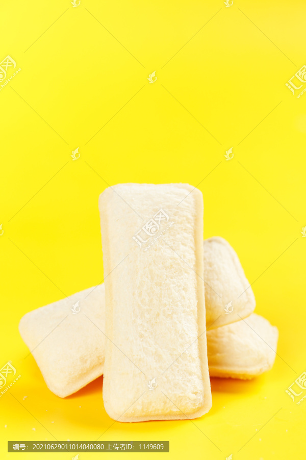 黄底上的乳酸菌面包