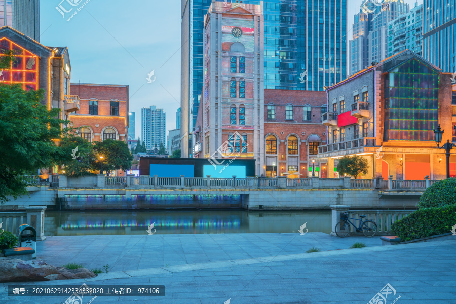 武汉城市建筑天际线和楚河夜景