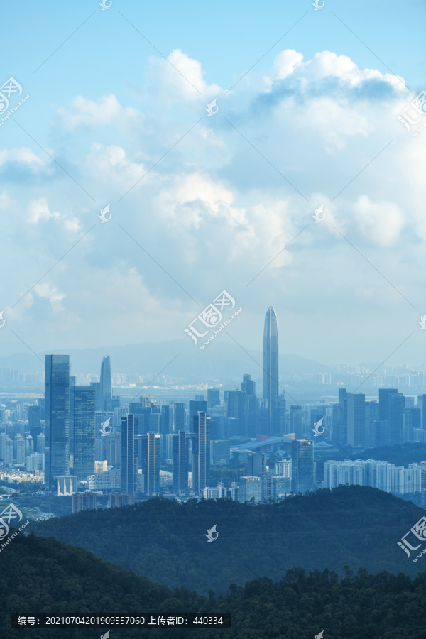 鸡公山上远眺深圳最高楼